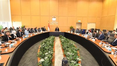 وزير الإسكان يتابع ملفات العمل بكل المدن ويصدر حزمة توجيهات باجتماع التنسيقية العليا