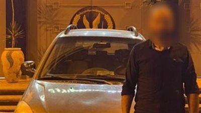 كشف ملابسات فيديو تمسك أحد الأشخاص بسيارة حال سيرها بالقاهرة