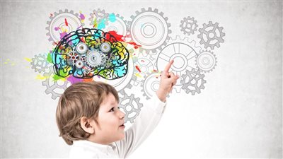 8 سلوكيات خاطئة تؤخر نمو المخ والتطور العصبي لدى الأطفال