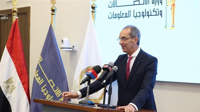 عمرو طلعت وزير الاتصالات