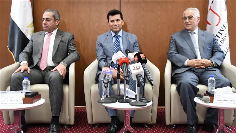 أشرف صبحي يشهد مؤتمر