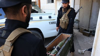 بحوزتها صواريخ وأسلحة، القبض على خلية تابعة لحزب الله في سوريا 