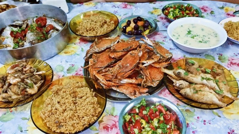 أكلة سمك 