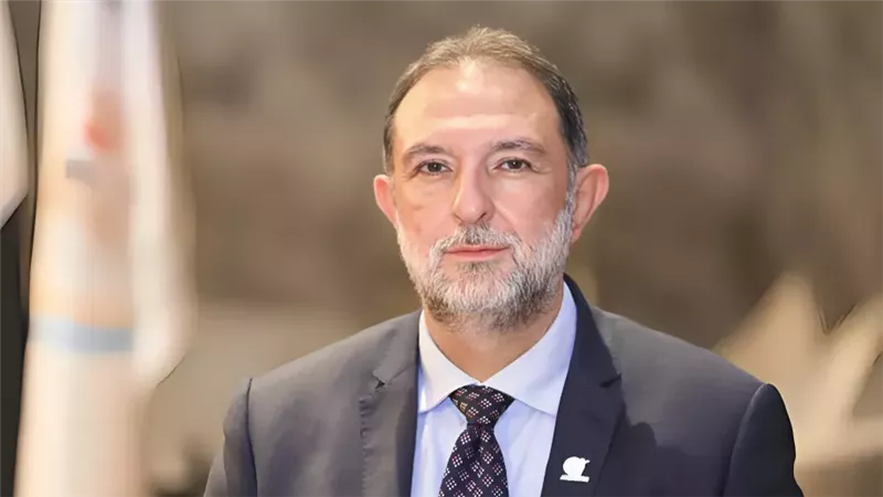 الدكتور طارق الهوبي