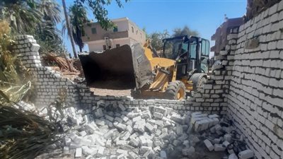 إزالة حالات تعد على مساحة 10 أفدنة ضمن الموجة 27 بأسيوط 