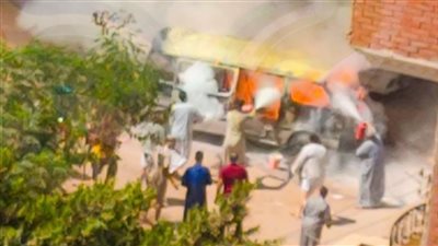 حريق يلتهم ميكروباص داخل موقف في الغربية 