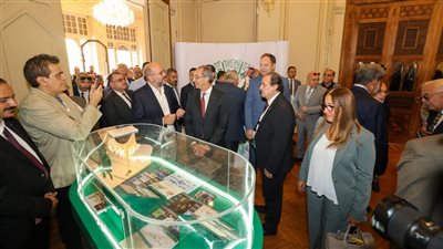 وزير الاتصالات يفتتح معرضا للطوابع البريدية والتاريخ البريدي بمركز إبداع مصر الرقمية 