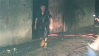 بـ 5 سيارات إطفاء، إخماد حريق هائل داخل مخزن مصنع أقمشة بالمحلة