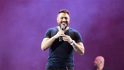 على طريقة الأوبرا، تامر حسني يستجيب لاقتراح معجبة ويعتزم تغيير طريقة غنائه في الحفلات