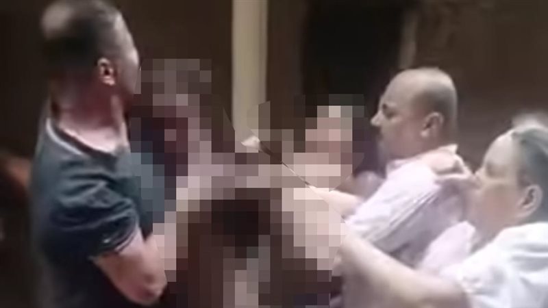 ضابط يواجه عصابة