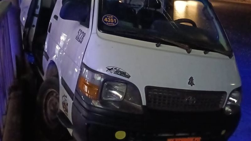 انقلاب سيارة ميكروباص،