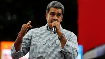 رئيس فنزويلا يعلن التعبئة الشعبية ويدعو المواطنين إلى حمل السلاح تحسبا لغزو أمريكي (فيديو)
