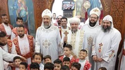 الأنبا بقطر يرسم 117 شمامسة للخدمة في إيبارشية ديرمواس