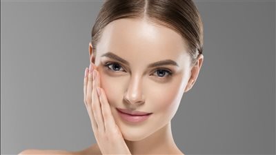 وصفات طبيعية للعناية بالبشرة الحساسة في فترة ما بين الفصول