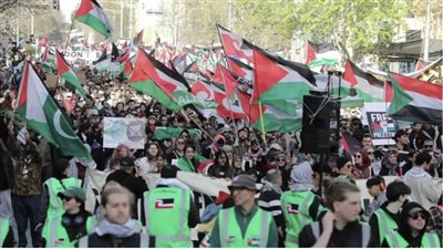 الأضخم في نيوزيلندا، عشرات الآلاف يتظاهرون في أوكلاند تنديدا بالحرب في غزة (فيديو)