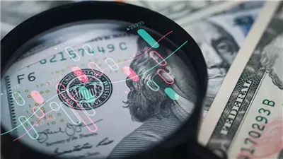 الدولار يعاود الصعود قبل ساعات من اجتماع البنك المركزي