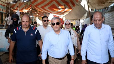 محافظ الإسماعيلية يوجه بسرعة الانتهاء من إعداد مخطط كامل للقضاء على مشكلات سوق الجمعة (صور) 