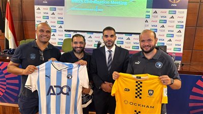 بيراميدز وأوكلاند سيتي يتبادلان الهدايا التذكارية في كأس الإنتركونتيننتال (صور)