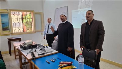 رئيس منطقة الإسكندرية الأزهرية يتابع فعاليات البرنامج التدريبي لمعلمي معاهد اللغات