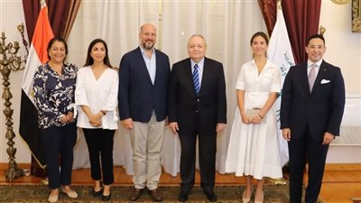 رئيس مجلس الدولة يستقبل أسرة الأميرة فوقية