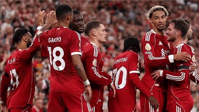 ليفربول يعلن غياب نجمه الياباني عن منتخب بلاده بسبب الإصابة