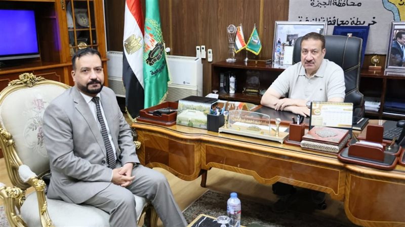 المحافظ مع مدير فرع