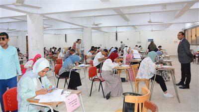 جامعة أسيوط تعقد امتحانات المعادلة لـ 1903 طلاب بالتعليم الفني للالتحاق بكليات التجارة 