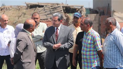 محافظ دمياط يتابع أعمال الرصف بطريق كفر شحاتة