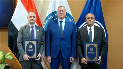 البترول توقع 3 اتفاقيات للبحث والاستكشاف بالصحراء الغربية وخليج السويس وشمال سيناء