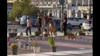 المصريون ضربوه، جندي إسرائيلي يعتدي على مظاهرة مؤيدة لفلسطين باليونان (فيديو)