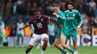 الدوري الإنجليزي، ليفربول يفشل في فك شفرة بيرنلي في الشوط الأول (صور)