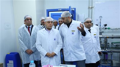 محافظ كفرالشيخ يتفقد عددًا من المصانع في مطوبس (صور)