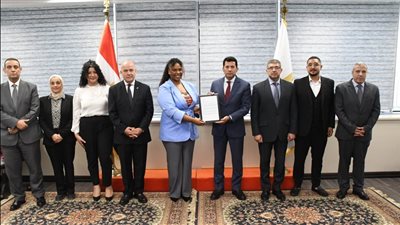 أشرف صبحي يبحث تأهيل كوادر الشباب والرياضة في الذكاء الاصطناعي والتكنولوجيا