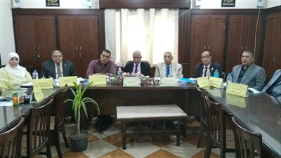 وكيل تعليم الإسماعيلية يترأس لجنة المقابلات الشخصية للمرشحين لشغل الوظائف الإشرافية (صور) 