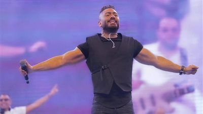 الشاعر رمضان محمد يكشف تفاصيل جديدة عن إصابة تامر حسني