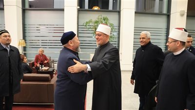 استقبال رسمي رفيع لمفتي الجمهورية عقب وصوله أستانا للمشاركة في قمة زعماء الأديان