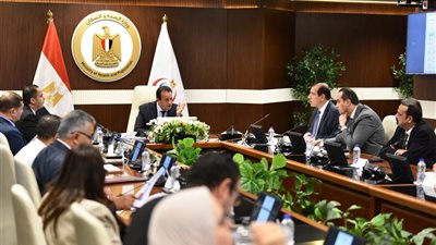 وزير الصحة يبحث جاهزية محافظة الإسكندرية للانضمام لمنظومة التأمين الشامل 