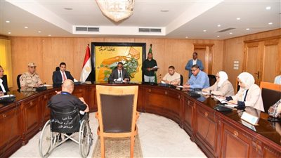 خلال اللقاء الدوري لخدمة المواطنين، محافظ الفيوم يوجه بتوفير مساعدات عينية للمستحقين