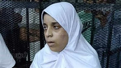 بملابس السجن وتحمل رضيعتها، الظهور الأول للمتهمة بقتل زوجها وأطفاله الـ6 بدلجا (صور)