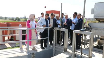 مستشار رئيس الجمهورية يشهد تنفيذ مشروعات صرف صحي جديدة بالشرقية 