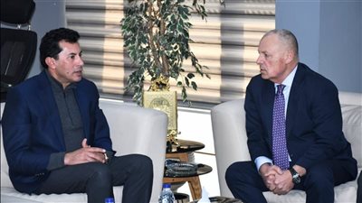 وزير الرياضة يهنئ هاني أبو ريدة بتزكيته نائبا أول لرئيس الاتحاد العربي
