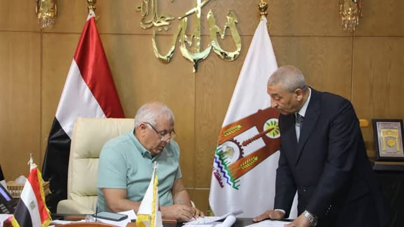 المحافظ ووكيل وزارة