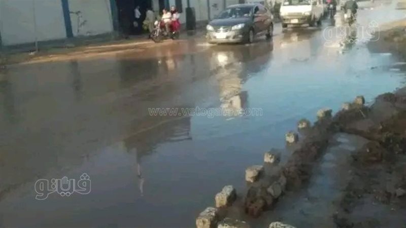 انفجار خط مياه بـ12