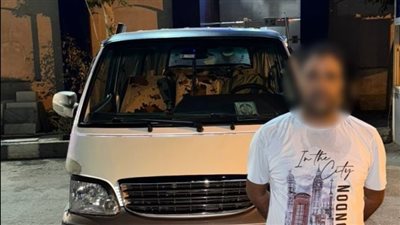 ضبط سائق ميكروباص تعدى على شخص بعصا خشبية في القاهرة