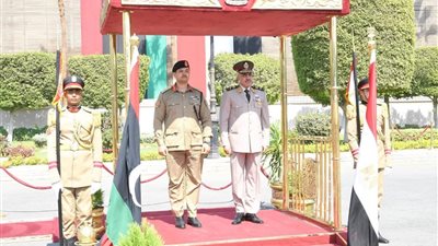 لبحث التعاون العسكري، رئيس أركان القوات المسلحة يلتقي نظيره الليبي 