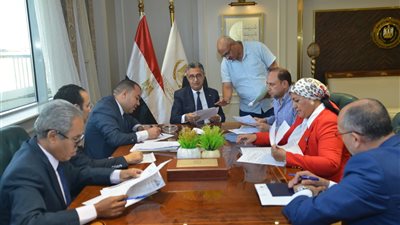 وزير التموين يلتقي عددا من النواب لبحث مطالب المواطنين