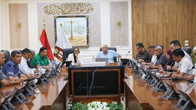 محافظ الوادي الجديد يتابع جاهزية المدارس لاستقبال العام الدراسي الجديد 