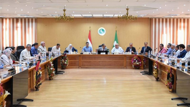  محافظ الشرقية يترأس