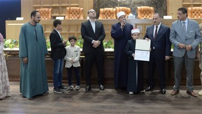 محافظ أسيوط يكرم رموزًا ومواهب شبابية ورواد ابتكار 