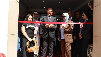 محافظ القاهرة يفتتح المعرض الخيرى السنوى للمستلزمات المدرسية (صور)